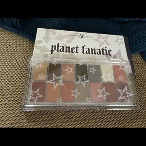 BNIB Kat von D planet fanatic eye shadow kit